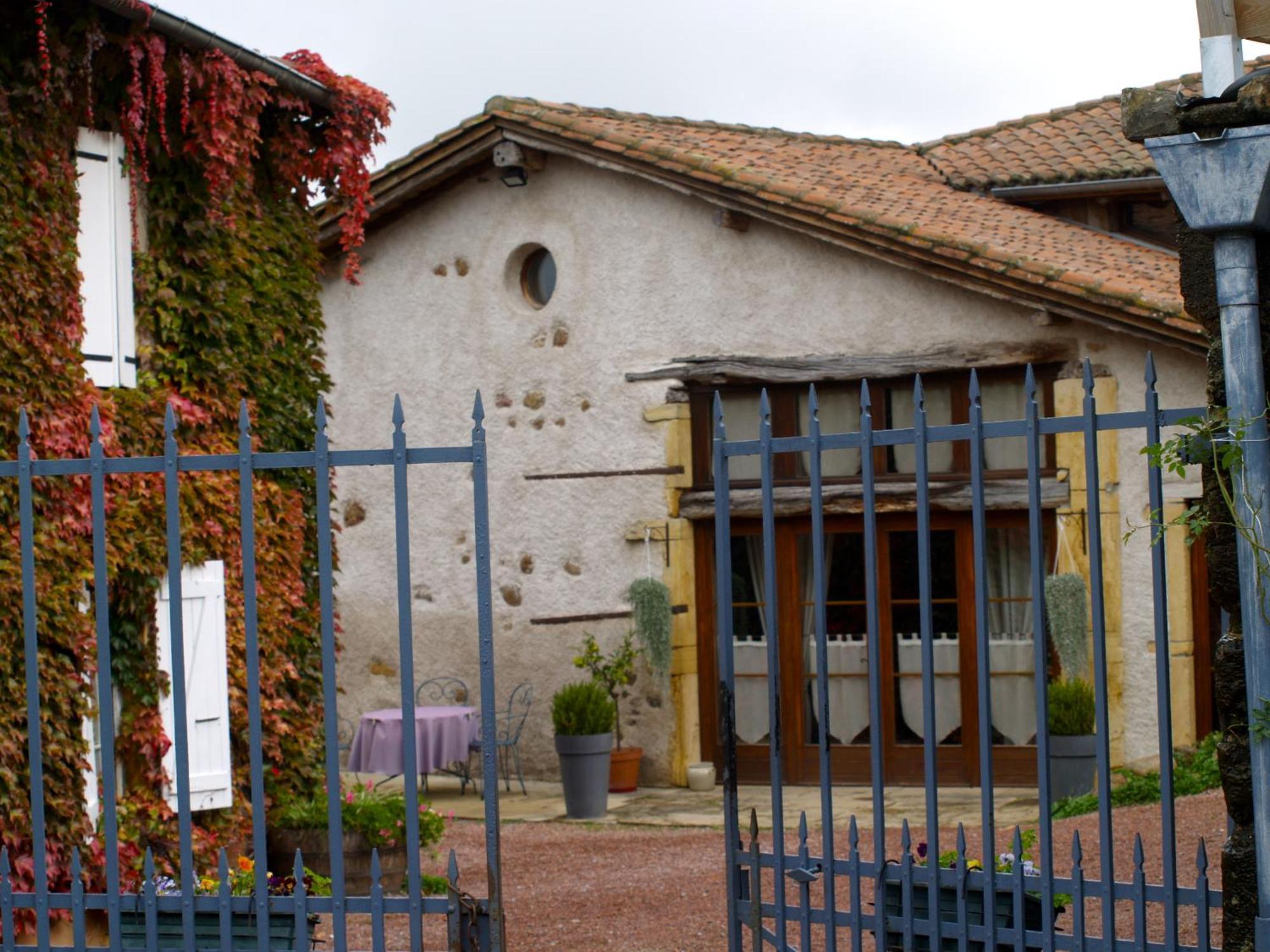 La Grange Villa Coutouvre Luaran gambar